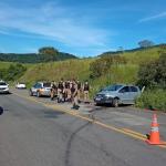 Suspeitos de roubo de carga trocam tiros com a PM, são atingidos e acabam presos no interior de Minas