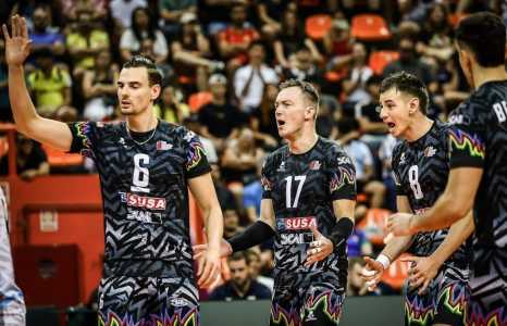 Jogadores do Perugia celebram no Mundial de Clubes Masculino de Vôlei 2025