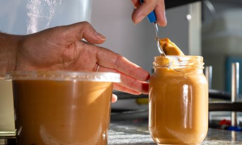 Depois de oito meses, pesquisa da UFV chegou ao doce de leite sem açúcar e sem lactose