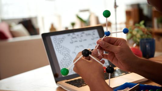 Pesquisa de Nobel da Física abriu caminho para computação quântica