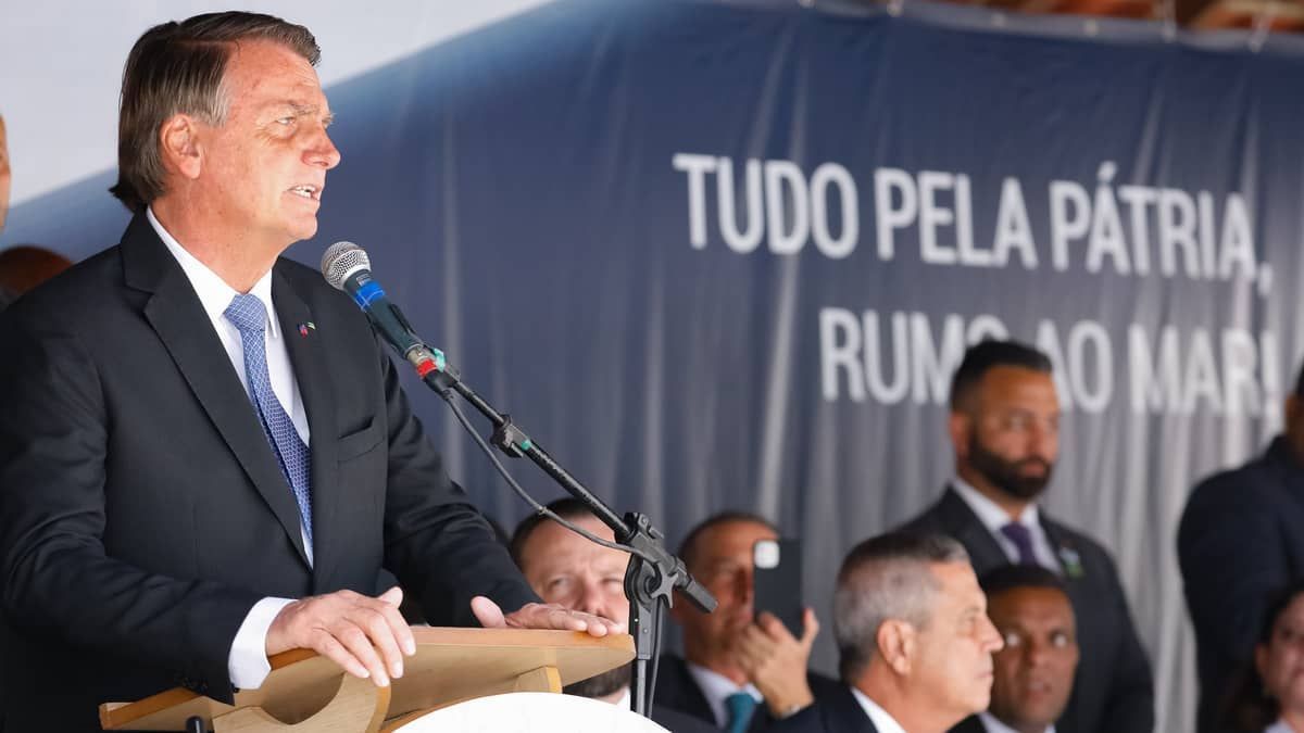 Pesquisa Quaest mostra divisão na população sobre julgamento de Bolsonaro no TSE
