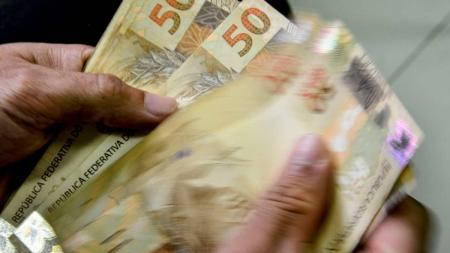 Pessoas que recebem até dois salários mínimos poderão pagar dívidas de até R$ 5 mil, dividida em 60 vezes
