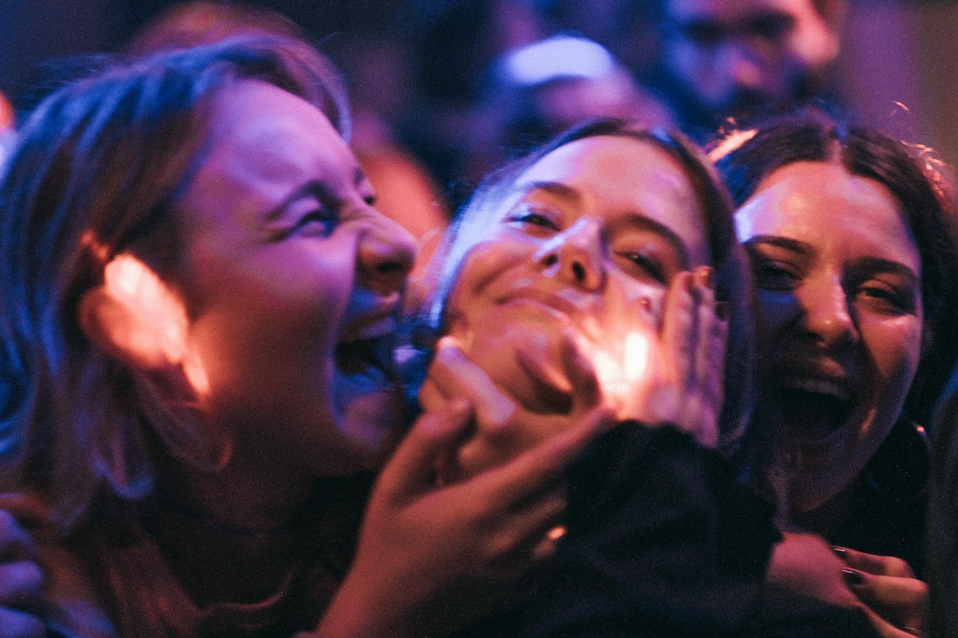 Mulheres estão mais felizes solteiras do que os homens no Brasil, aponta pesquisa