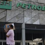 Petrobras muda regra e reduz parcela dos lucros que será distribuída aos acionistas