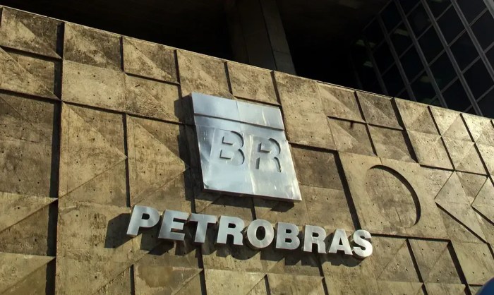 Conselho de Administração da Petrobras propõe o pagamento de metade dos dividendos extraordinários; proventos são da ordem de R$ 43,9 bilhões