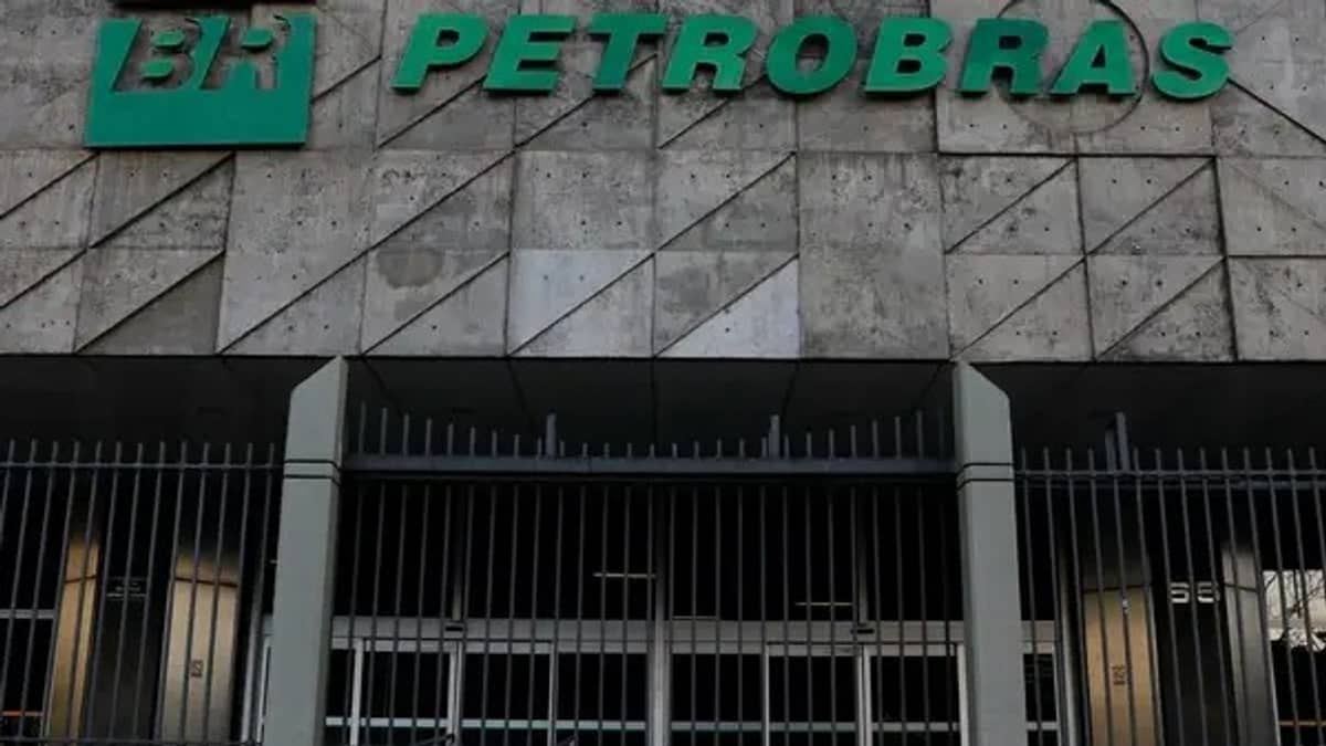 Ações da Petrobras sobem com decisão sobre cobrança de impostos sobre a gasolina