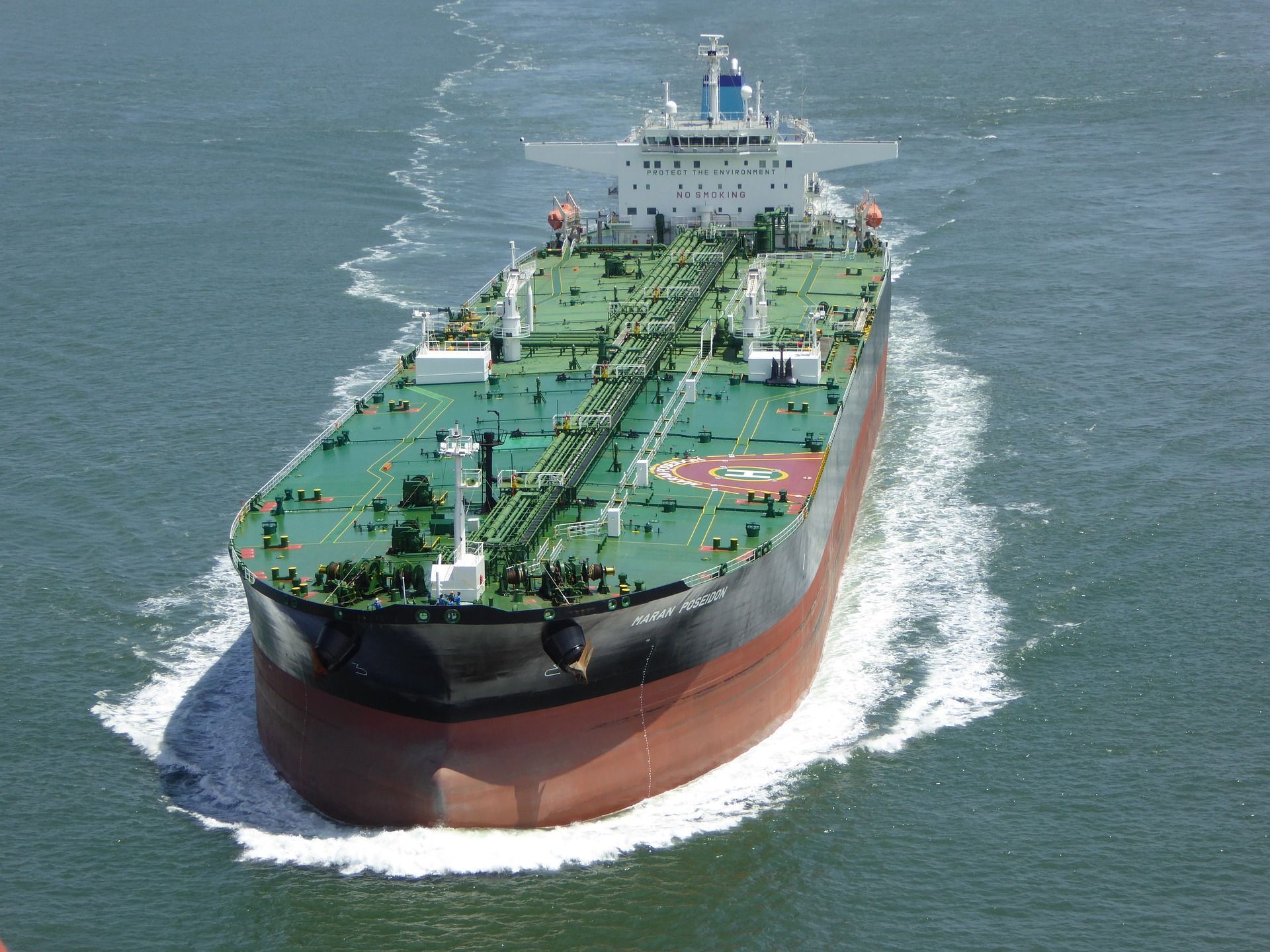 Estados Unidos ataca petroleiro no Golfo de Omã após violação de bloqueio