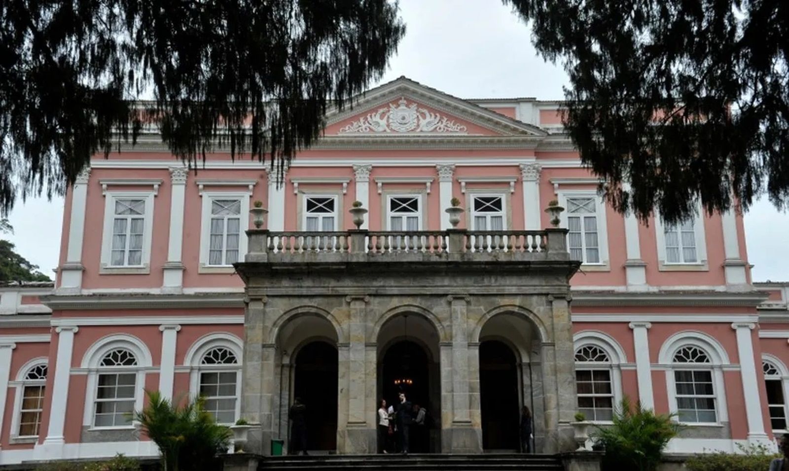 Previsão do tempo: cidades turísticas do RJ estão em alerta para chuvas intensas