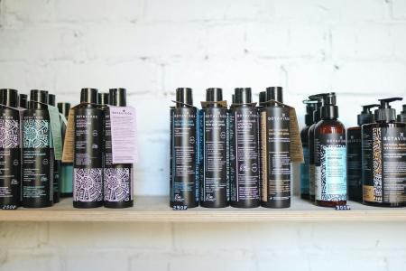 Foto mostra produtos de cabelo