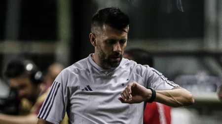 Pezzolano anunciou neste domingo (19) saída do Cruzeiro