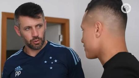 Pezzolano conversou com Marlon na chegada do jogador à Toca da Raposa