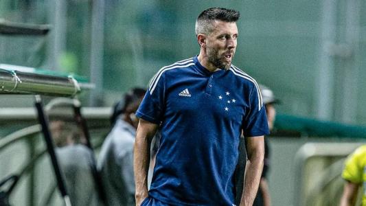 Pezzolano definiu saída após a derrota para o Pouso Alegre, no Independência