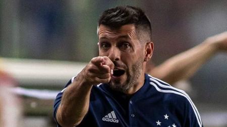 Pezzolano deixou o Cruzeiro em março e assumiu o Valladolid-ESP, outro clube de Ronaldo