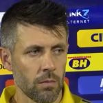 Técnico do Cruzeiro, Pezzolano revela bastidores da saída de Brock e deseja sucesso ao zagueiro