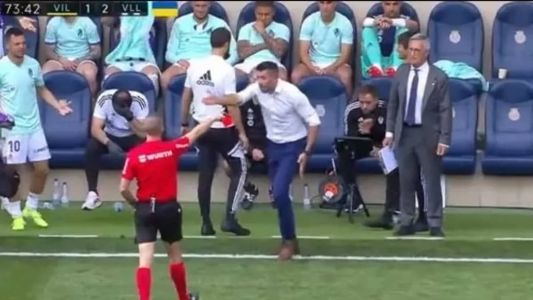 Pezzolano invadiu o campo depois de ser expulso contra o Villarreal, neste sábado