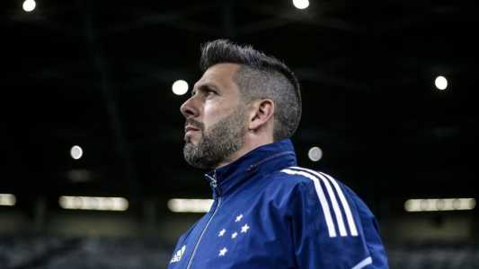 Pezzolano muda o time do Cruzeiro para primeiro clássico na temporada