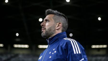 Pezzolano muda o time do Cruzeiro para primeiro clássico na temporada