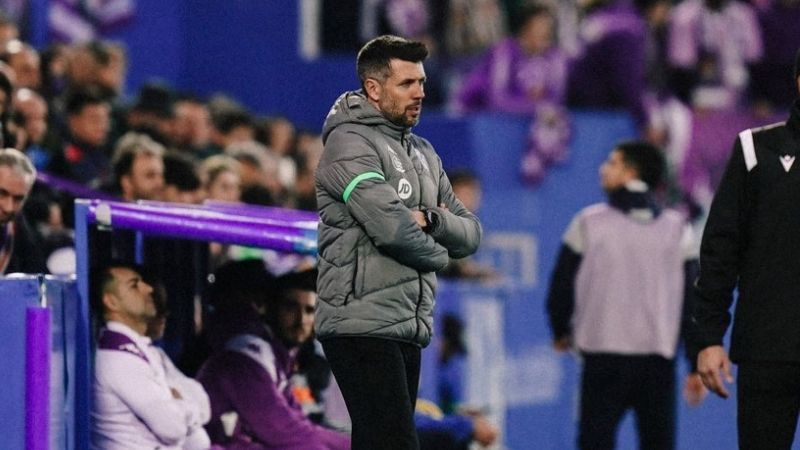 Torcida do Valladolid pede demissão de Pezzolano, ex-Cruzeiro, após tropeço em casa