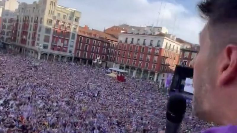 Em festa, Pezzolano surpreende torcida com gritos de 'demissão' após acesso do Valladolid