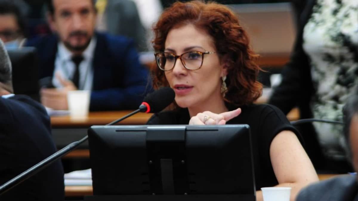 Moraes determina que governo brasileiro execute extradição de Carla Zambelli