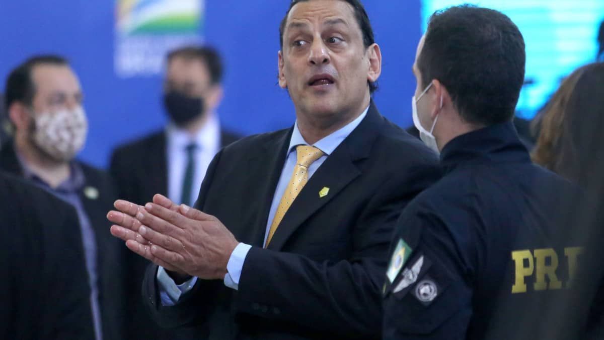 PF consegue acessar conteúdo de celulares apreendidos de Wassef