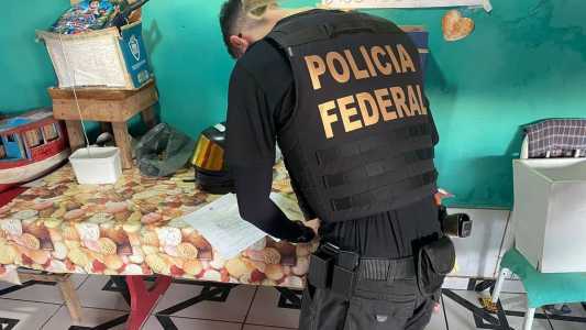 PF cumpre 16 mandados contra Comando Vermelho por crimes no Acre e Paraná.