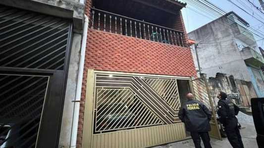 PF cumpre 45 mandados contra quadrilha que orquestrou troca de etiquetas de bagagens em Guarulhos.