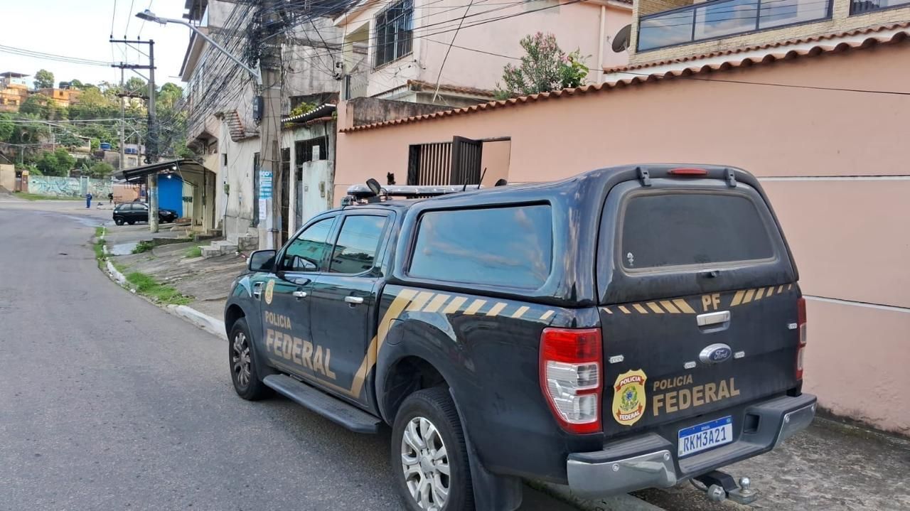 PF cumpre operação que apura esquema de fraude na fila do SUS em troca de votos
