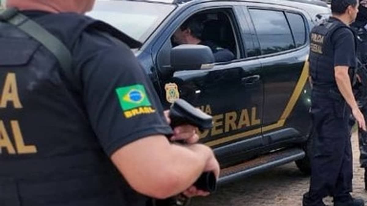 Operação Lesa Pátria: PF cumpre 10 mandados de prisão em cinco estados