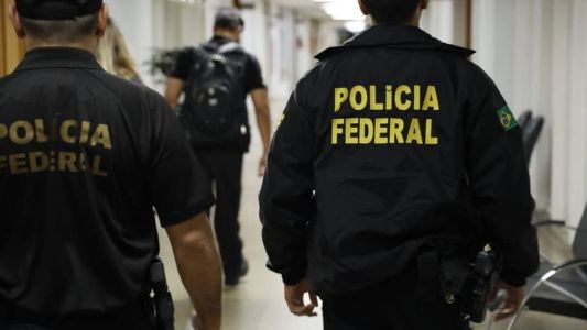 PF faz operação contra fraudes em licitações de equipamentos de robótica em Alagoas.