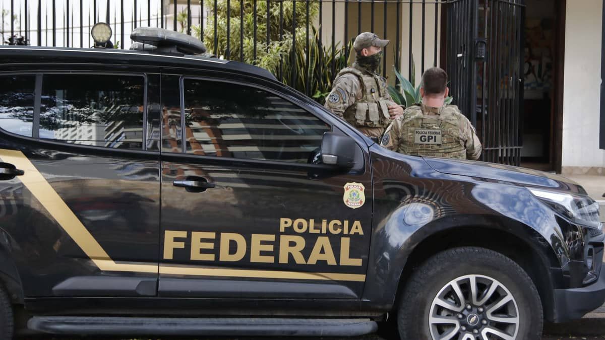 PF faz operação contra grupo neonazista que teria induzido autor de ataque em escola em Aracruz