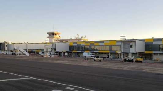 PF fecha aeroporto e prende homem após ameaça de bomba em voo do Paraná ao Chile.