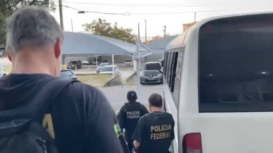 PF prende grupo de mulheres que aliciava mães para crimes sexuais contra filhos.
