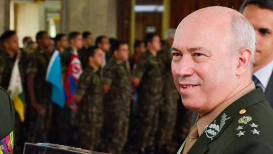 PF solicitou quebra de sigilo bancário de conta no exterior de pai de Cid.