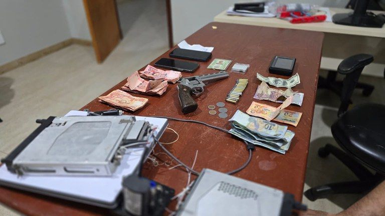 Polícia Federal apreende mais de 400 quilos de Cocaína em avião