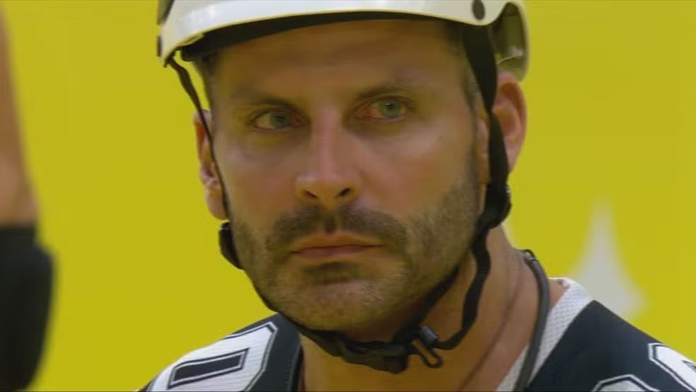 Henri Castelli: web reage à nova convulsão do ator no BBB26