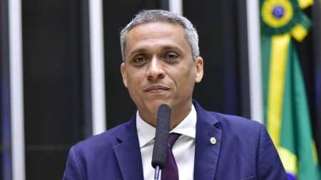 PGR pede a perda do mandato e pagamento de R$ 1 milhão por danos morais coletivos