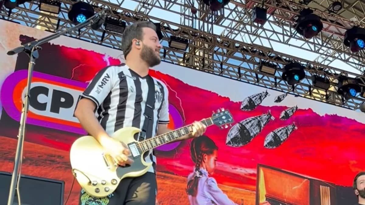 Guitarrista do CPM 22 'vai de Galo' a show no Mineirão e vive tarde especial