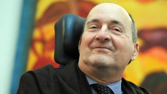 Philippe Pozzo ficou paraplégico após sofrer um acidente de parapente e teve a sua história contada no cinema