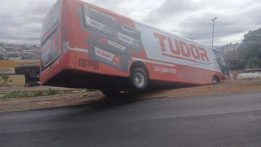 acidente ônibus Anel Rodoviário