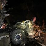 Caminhão e carreta batem de frente e matam uma pessoa, no interior de Minas; veja imagens