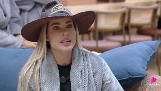 Saory, fazendeira da semana, leu enunciado