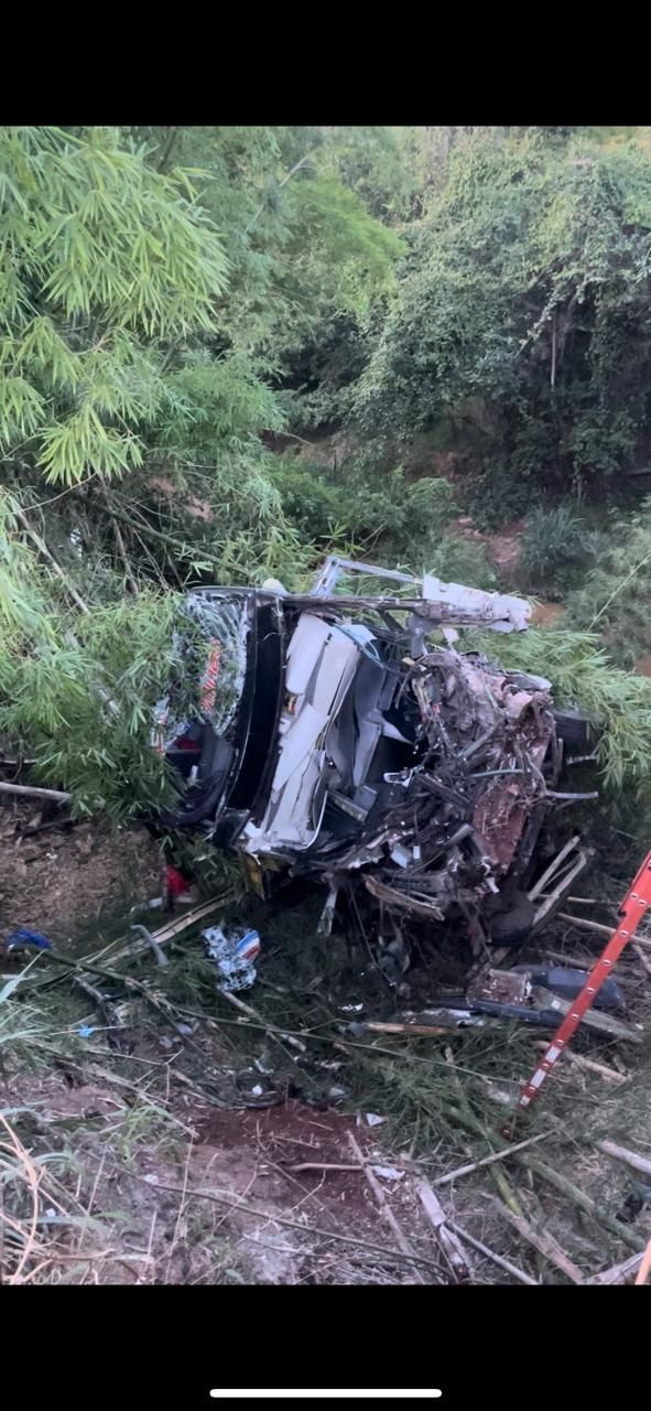 Acidente com ônibus na BR-116: número de mortos no interior de Minas sobe para 8