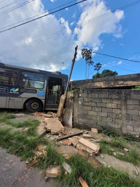 Acidente ocorreu na tarde desta segunda-feira (24)
