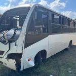 Batida com micro-ônibus deixa mais de 10 pessoas feridas em Sabará (MG)