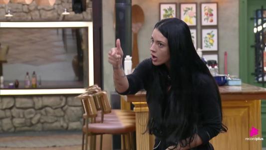 Rayane e Dudu discutem em A Fazenda 17