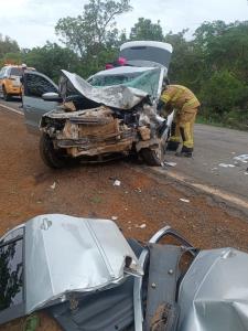 Estado do carro após a colisão com um caminhão