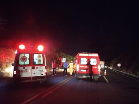 Vítima é socorrida pelo Samu e pelo Corpo de Bombeiros