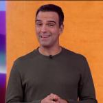 Tadeu Schmidt aparece irreconhecível com novidades sobre o BBB