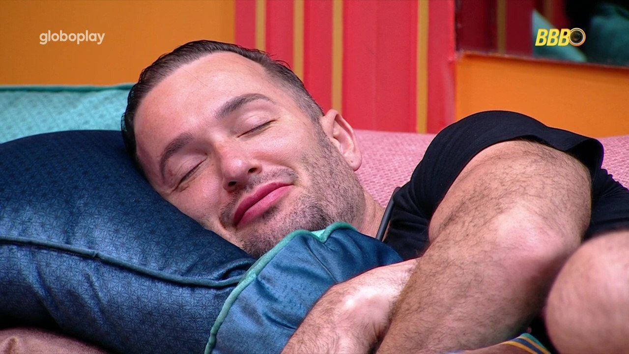 Vitória dá bronca em Diego no BBB 25: 'você tem 16 cirurgias nas coluna'